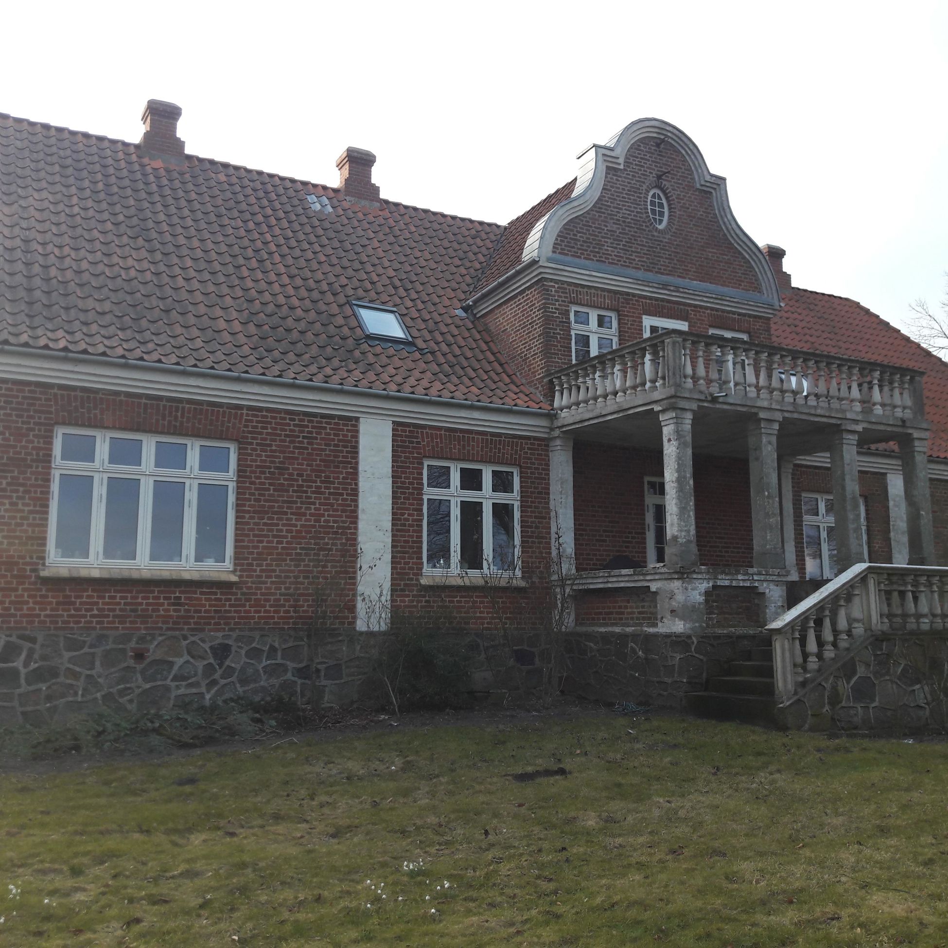 Udbynedervej 1  rødt murstenshus før istandsættelsen