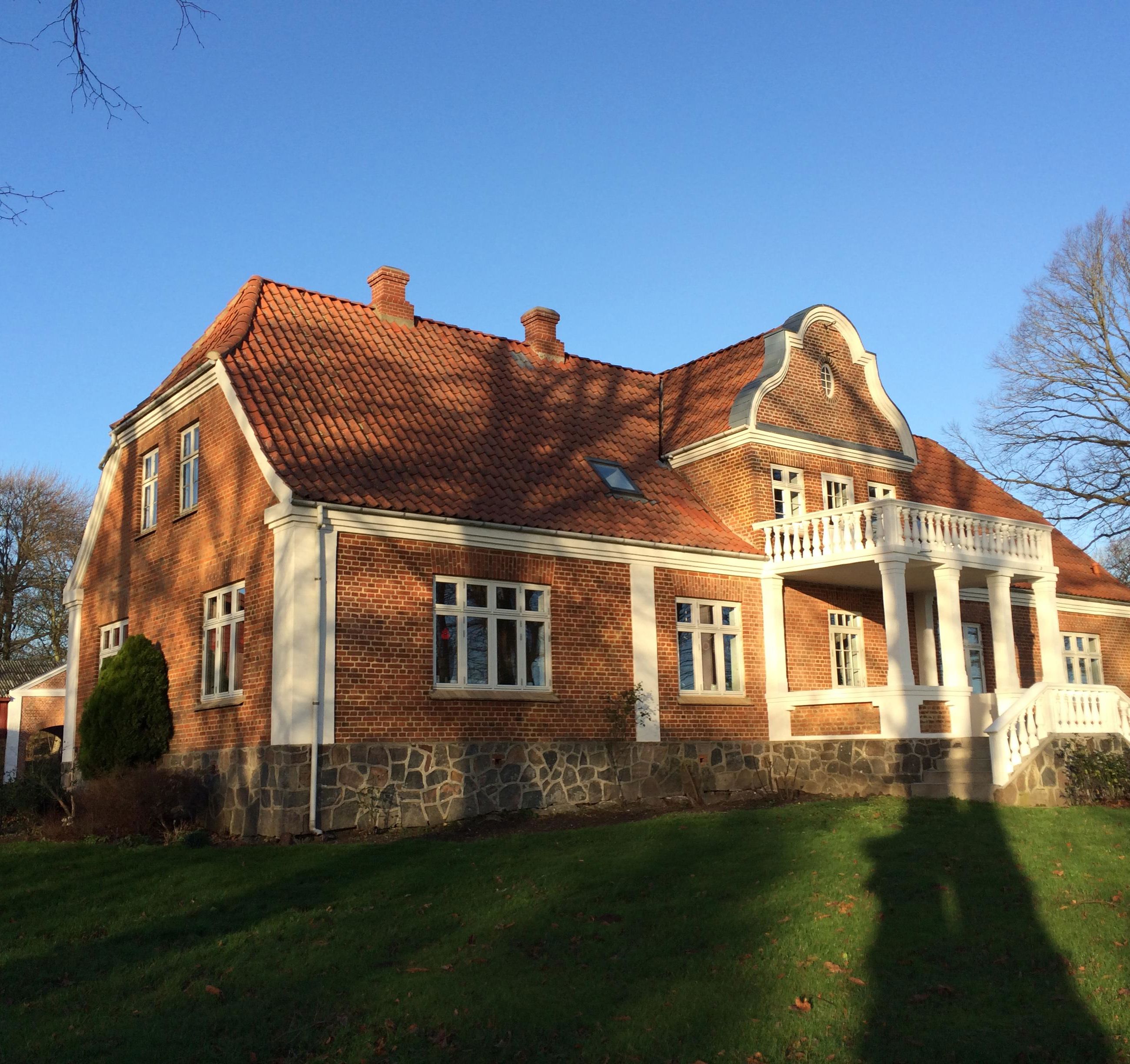 Udbynedervej 1 rødt murstenshus efter istandsættelsen