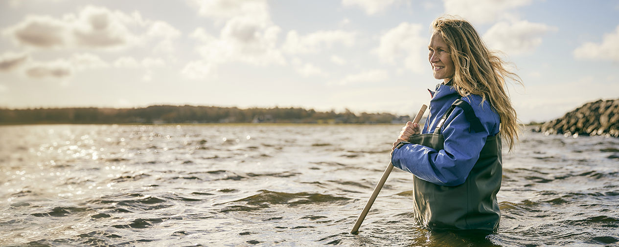 Anne Margrethe Wegeberg ved det nye stenrev i Udbyhøj