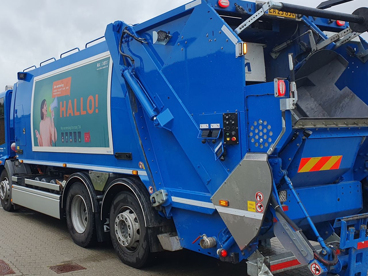 Skraldebil m. 'Hallo' 2024 ny sortering