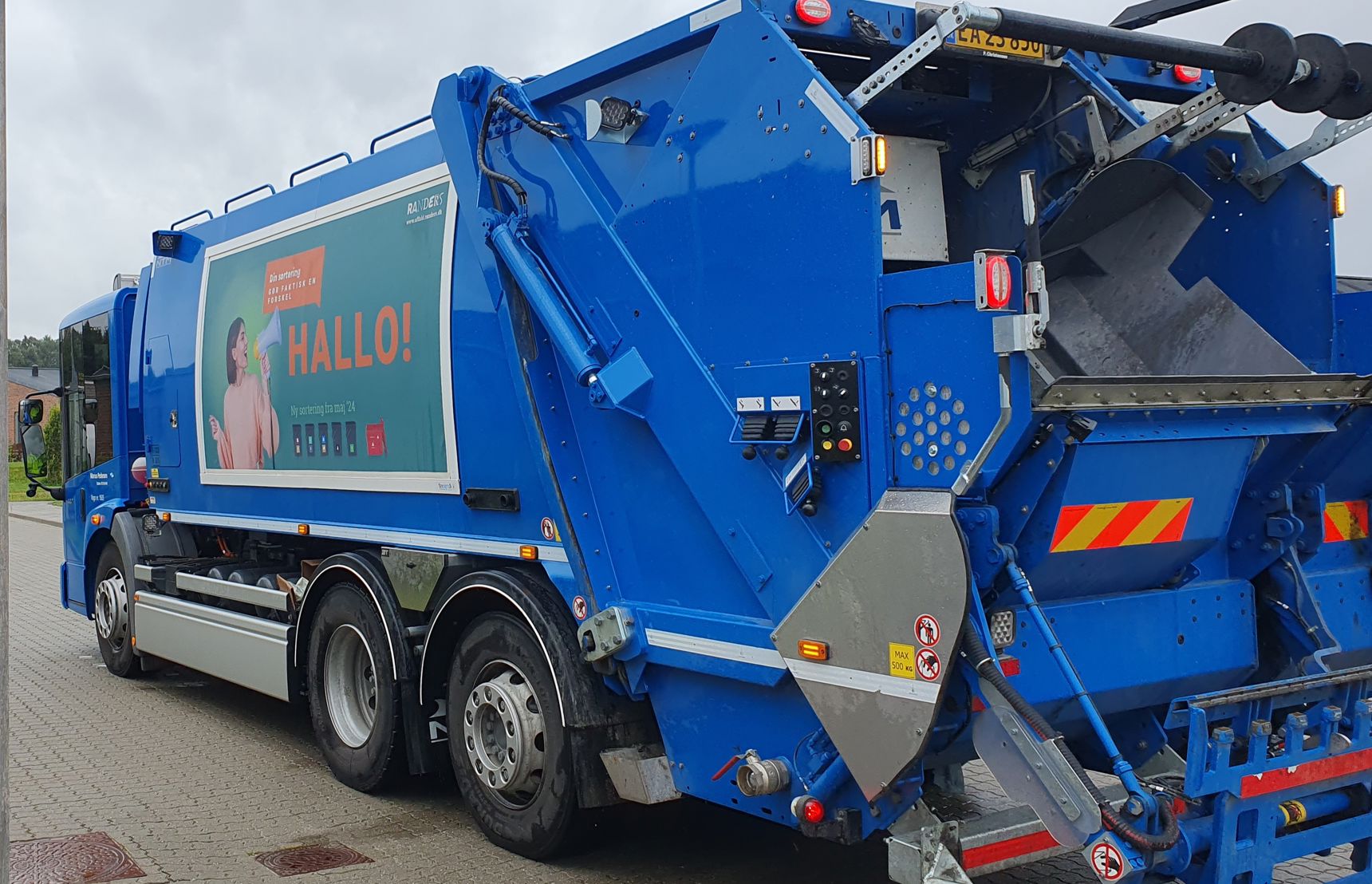 Skraldebil m. 'Hallo' 2024 ny sortering