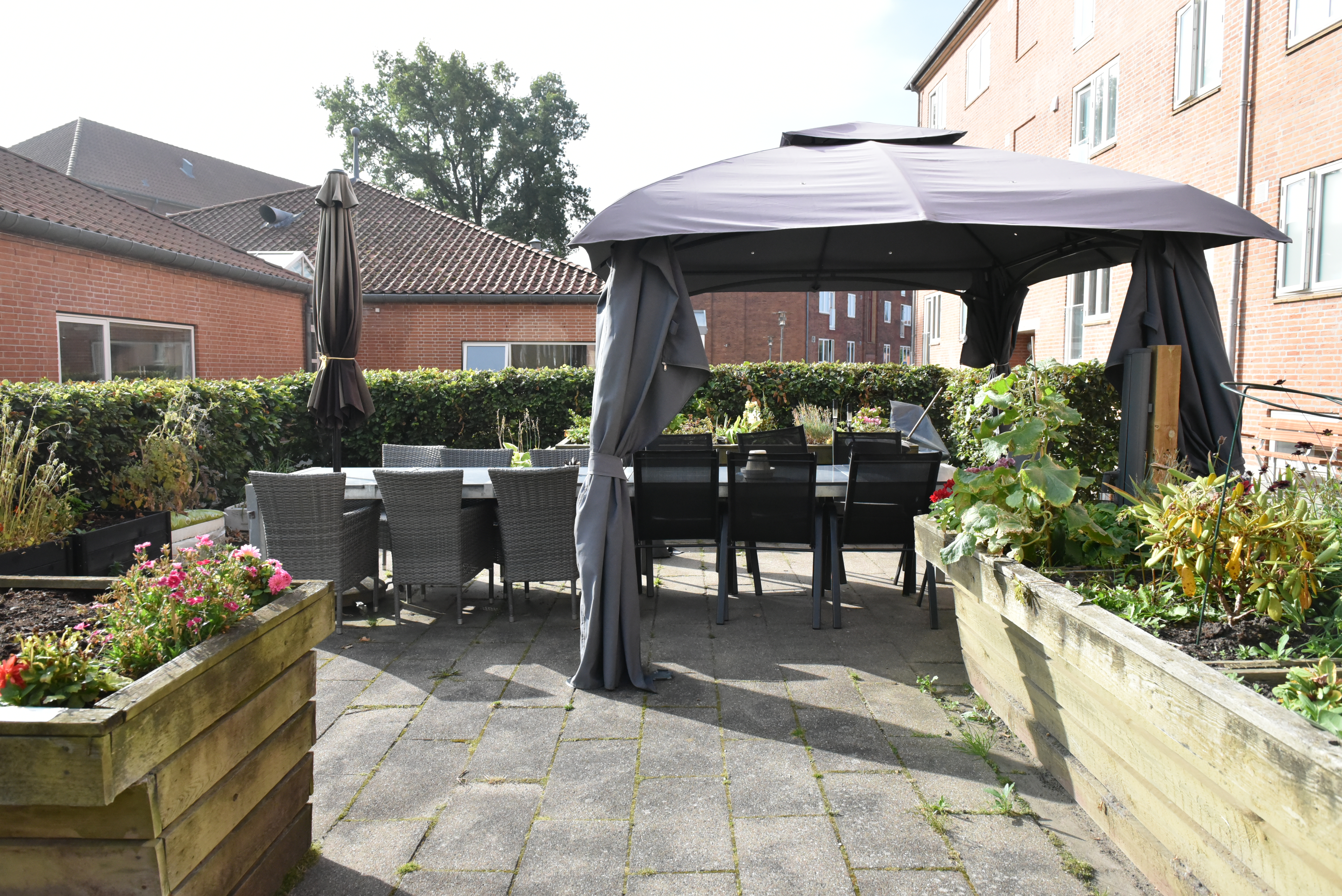 Bakkegårdens udeareal og terrasse