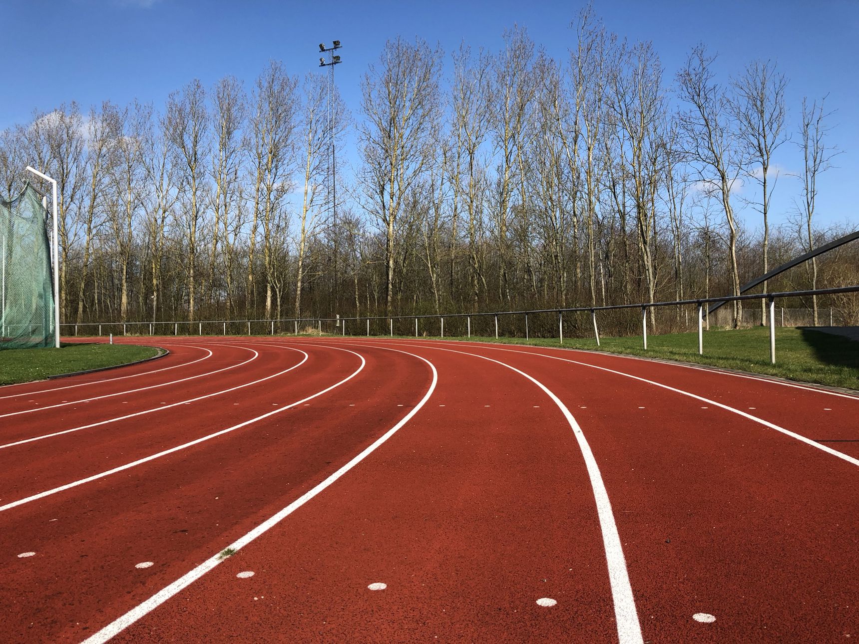 Rød løbebane atletik udendørs